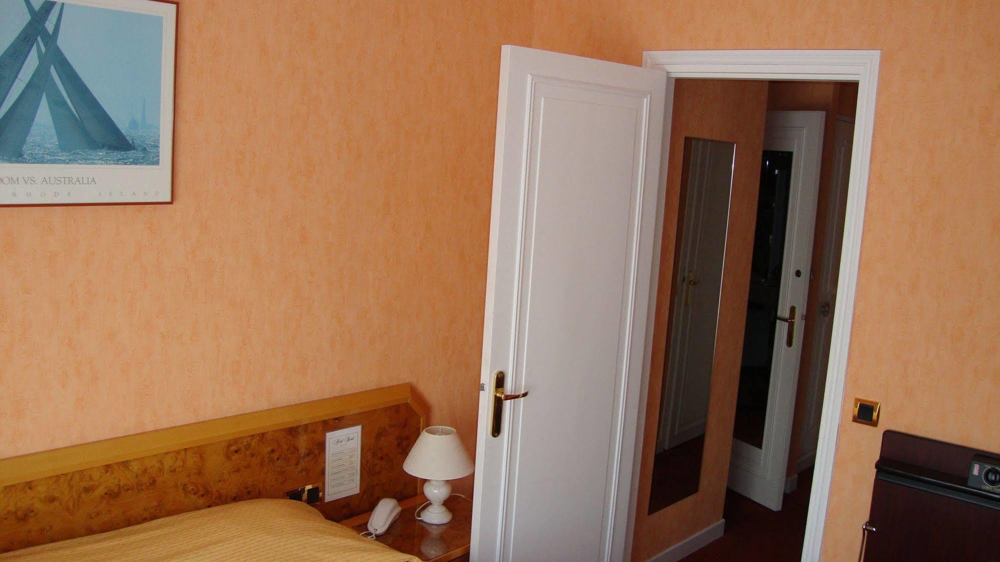 Logis Hotel Borel Dunkirk Exterior photo